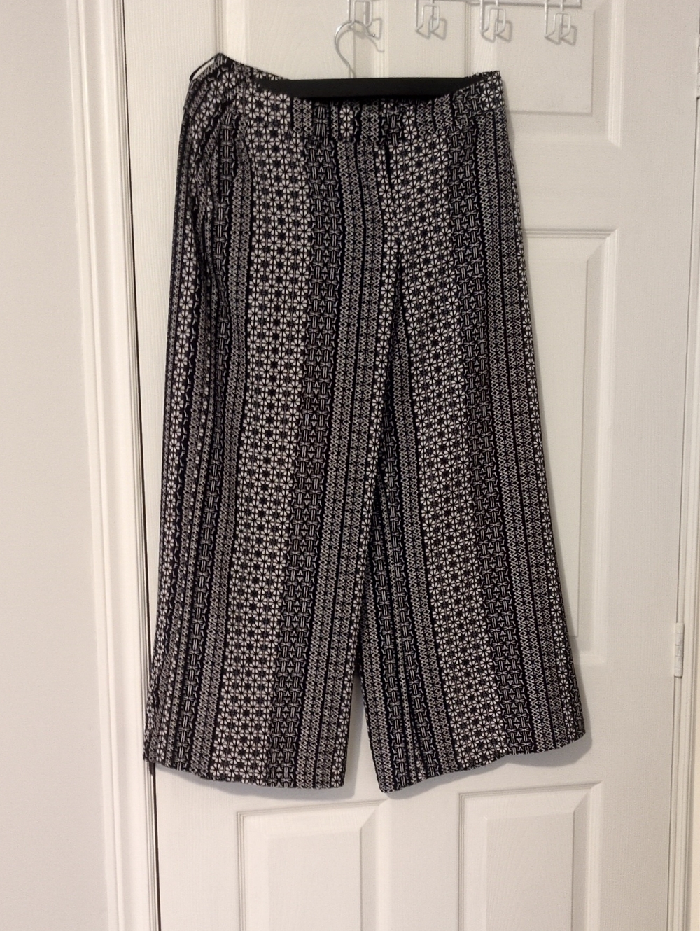 Black & White Patterned Wide-Leg Pants